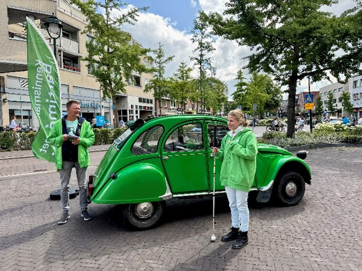 Team Gastvrij met felgroene eend (auto)
