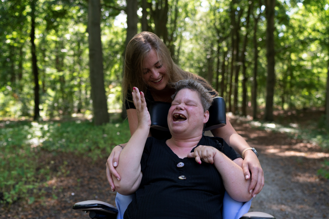 bewoner in rolstoel