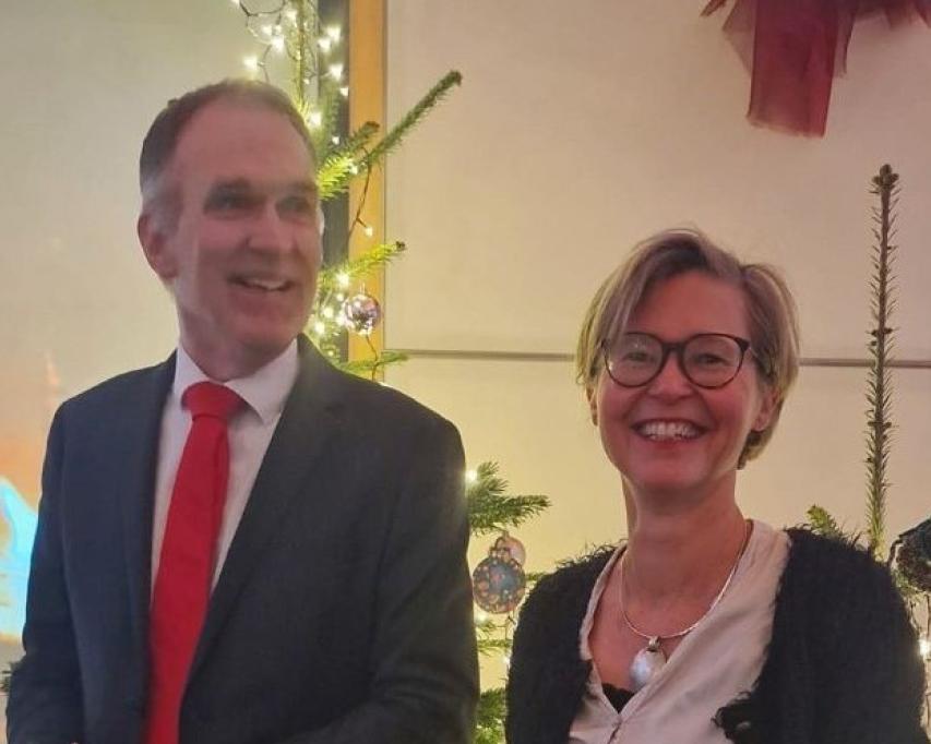 Raad van bestuur Bartiméus - Jan en Julianne bij de kerstboom
