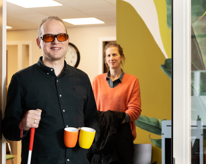 Simon op zijn werkplek