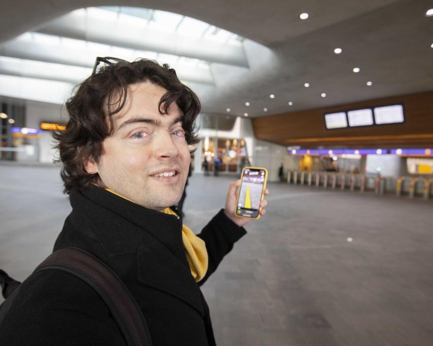 Max met Navigatie App in Arnhem