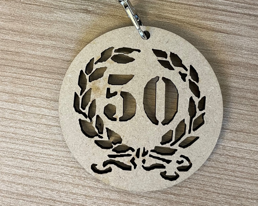 Medailee met '50' erop