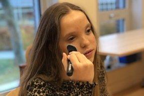 leerling met mascara