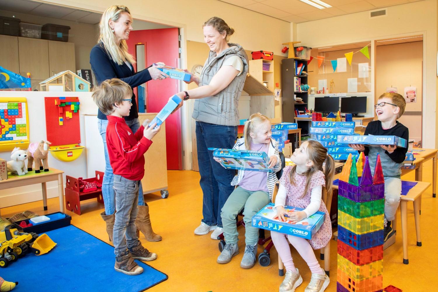 overhandigen coblo blokken