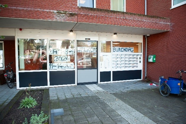Ingang van gebouw De Traaij