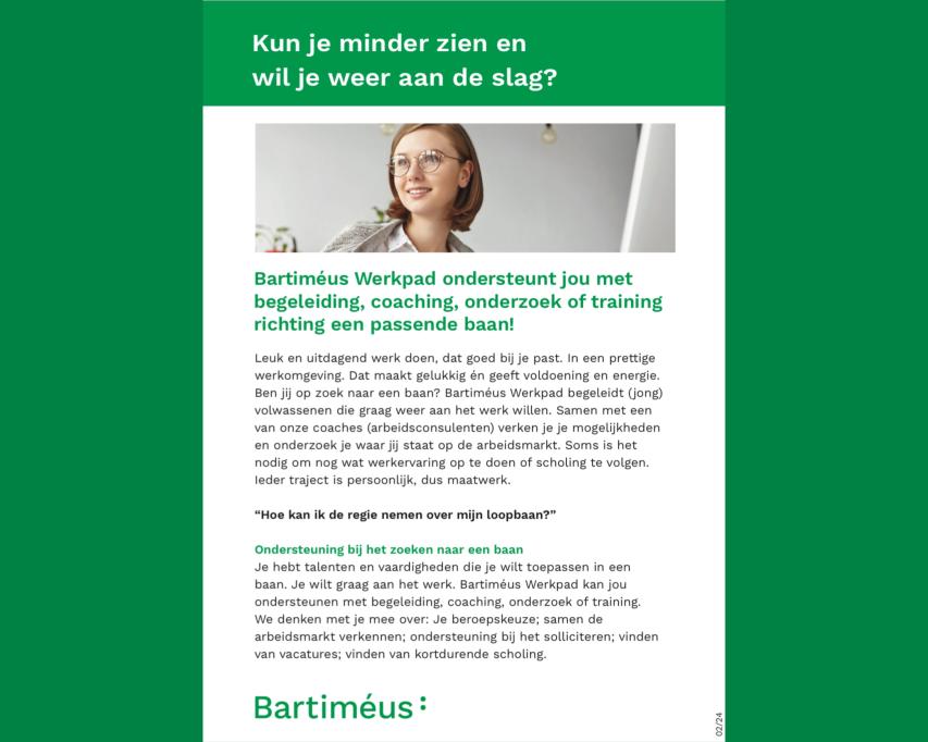 Voorblad van flyer met een dame met een vriendelijke glimlach