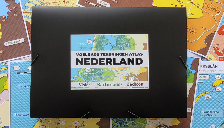 Voelbare atlas met fullcolour kaarten