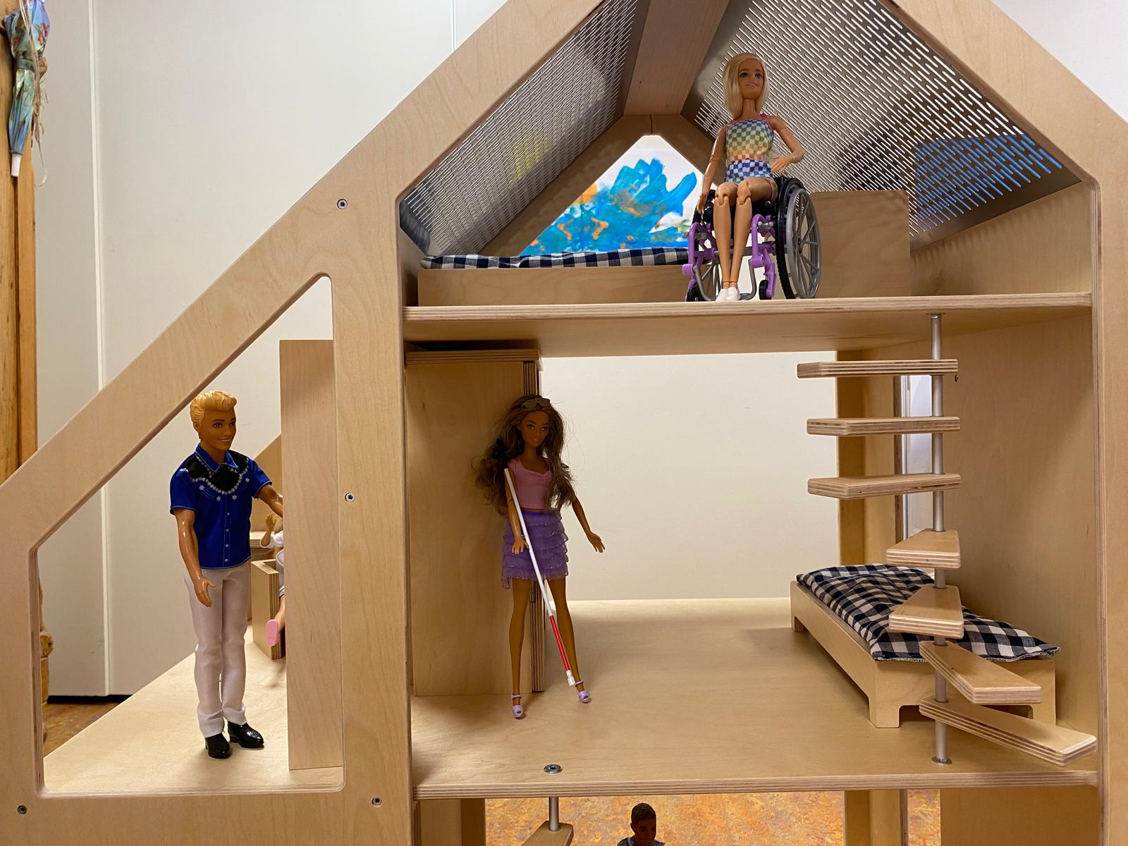 De slaapkamer en de zolder van de Poppenvilla