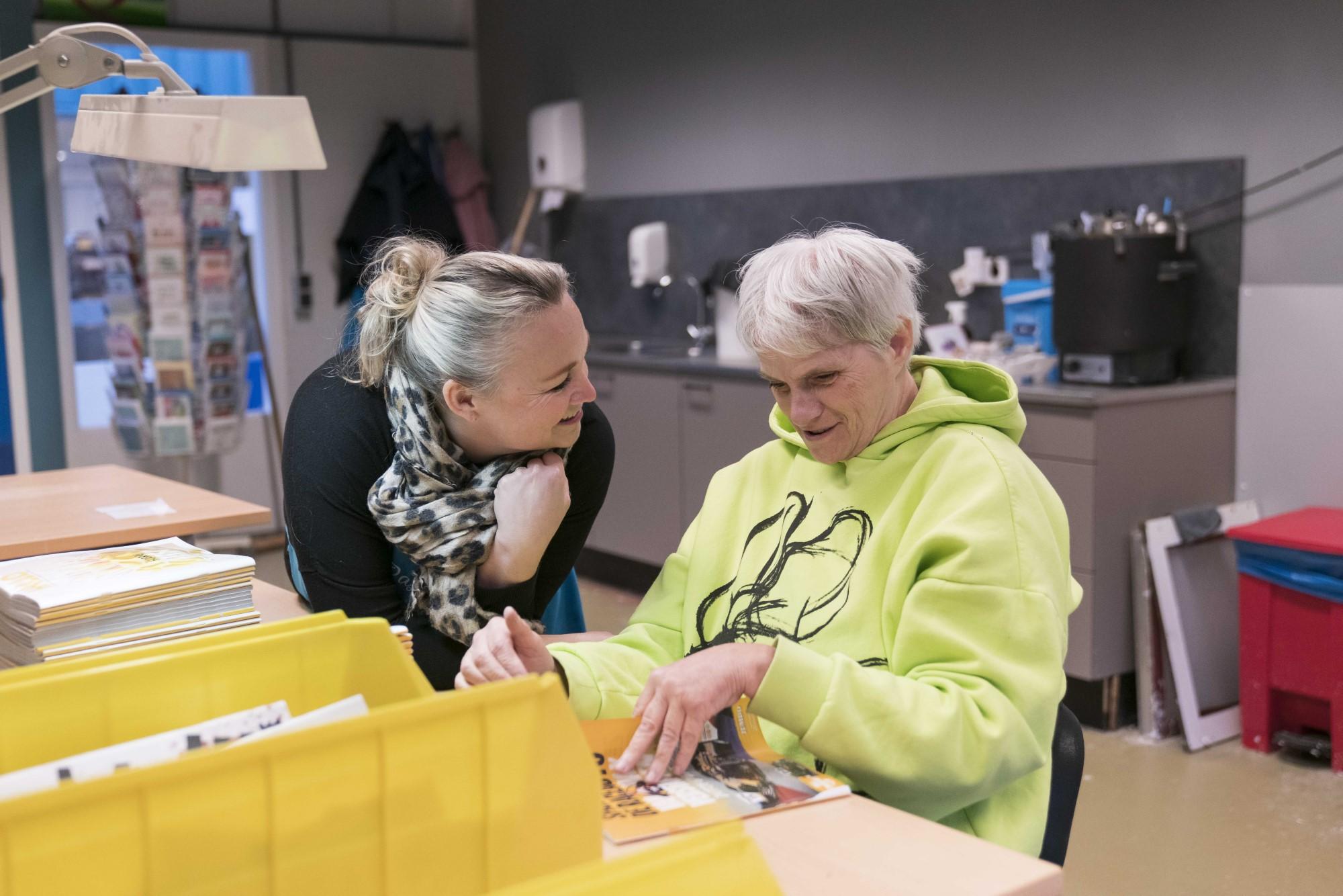 samenwerken in de papierschepperij op Boschwijk