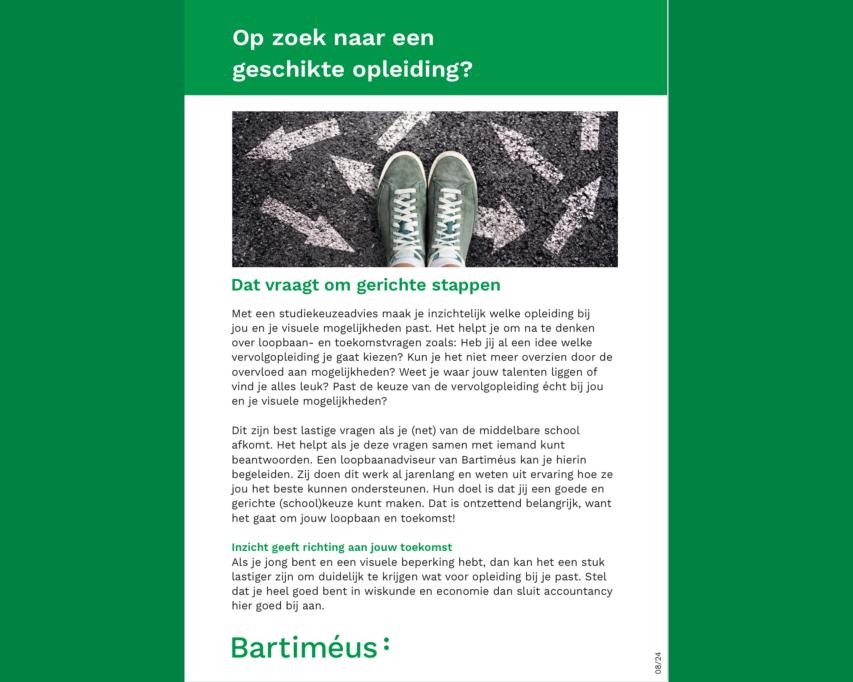 Voorblad flyer met een afbeelding van een asfalt ondergrond met pijlen die alle kanten op staan