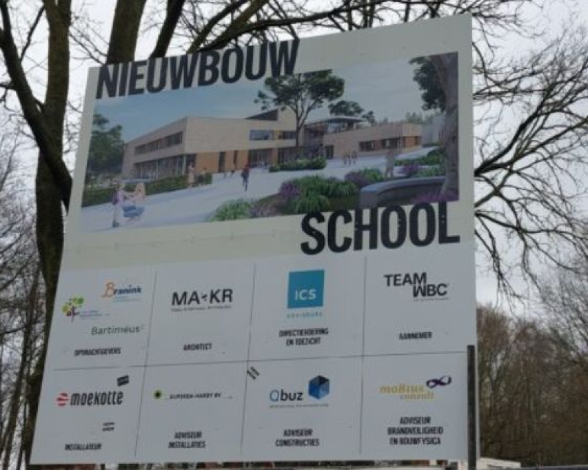 Bord nieuwbouw school van de architect